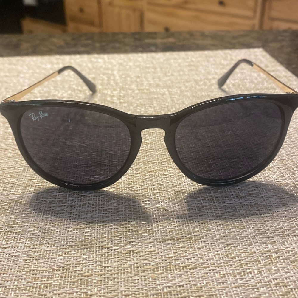 Ray ban sun glasses